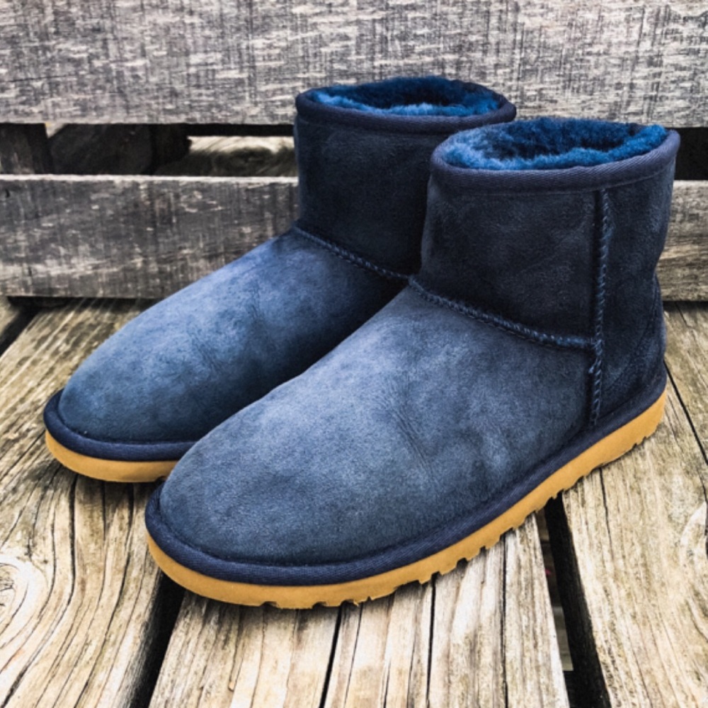 UGG Navy Blue Short Boots! EUC! - Picture 2 of 7